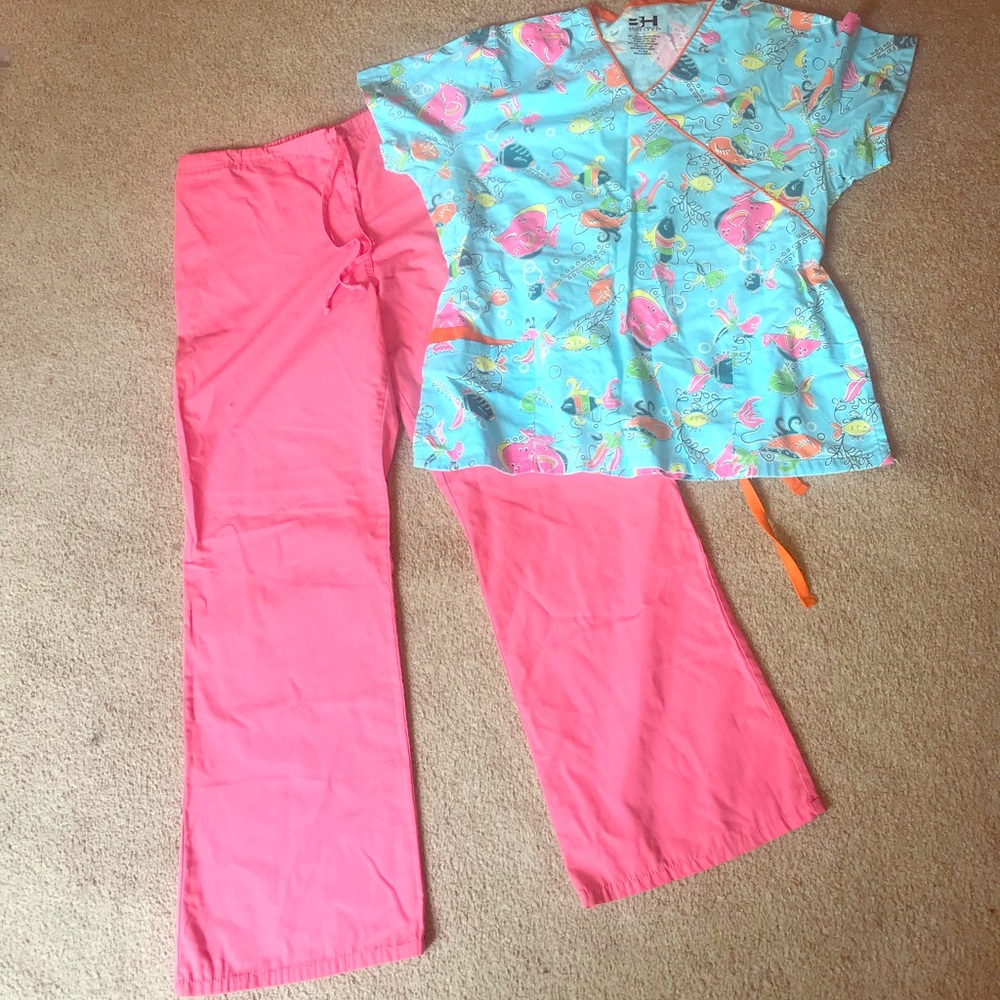 👚Scrub top and pant combo